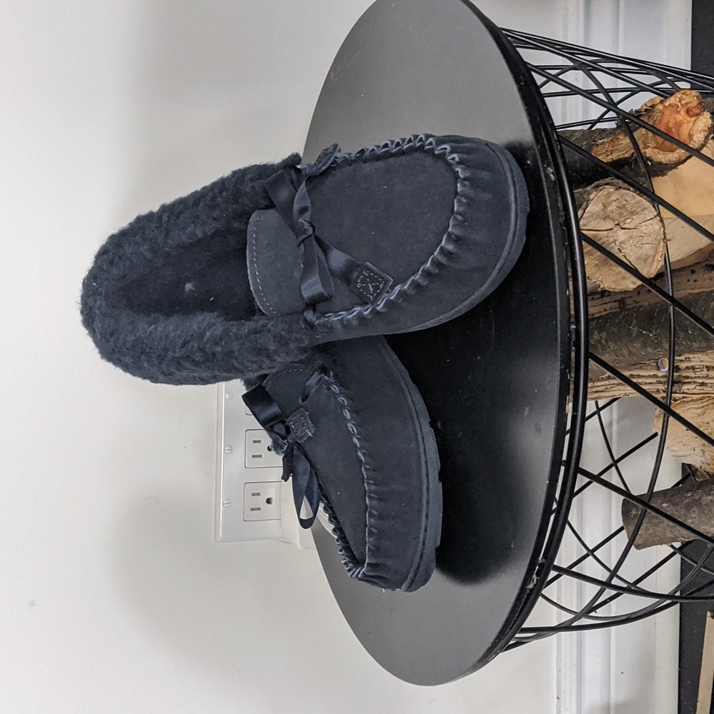 NWT Bearpaw moccasins, size 10